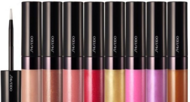Блеск для губ с эффектом сияния Shiseido Luminizing Lip Gloss — SHISEIDO
